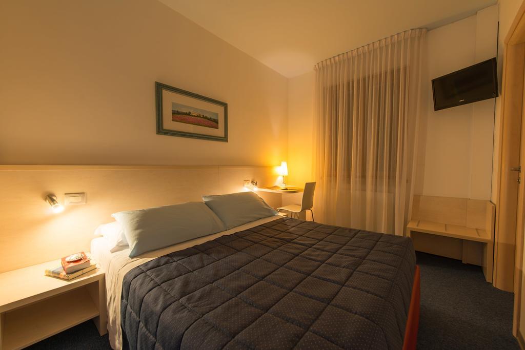 Hotel Erika Malcesine Quarto foto